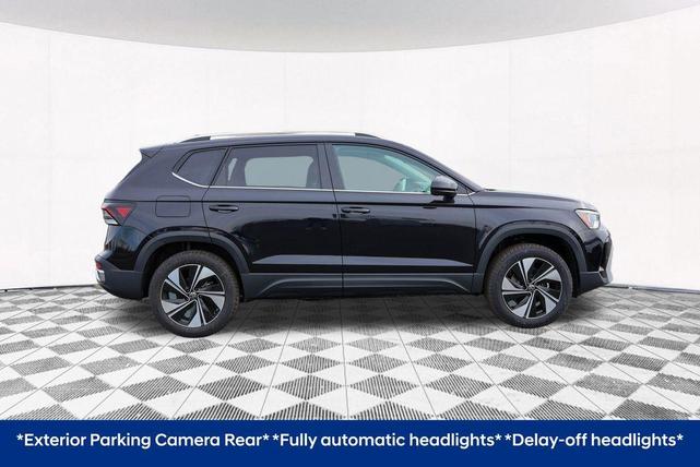 Photo of 2025 Deep Black Pearl Effect Volkswagen Taos