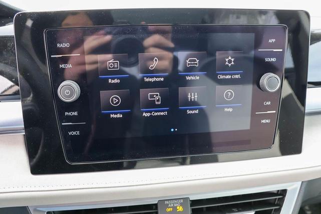 Photo of 2025 Deep Black Pearl Effect Volkswagen Taos