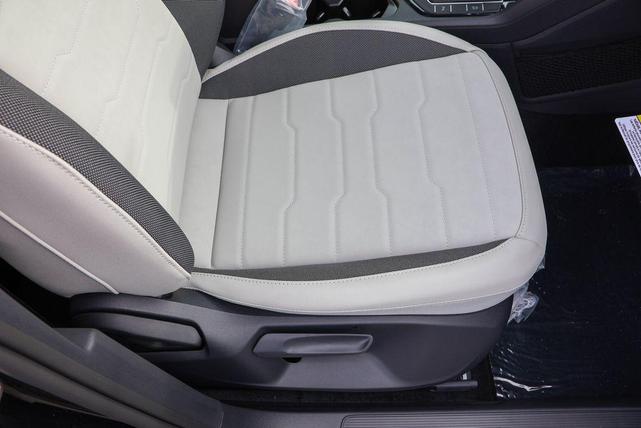 Photo of 2025 Deep Black Pearl Effect Volkswagen Taos