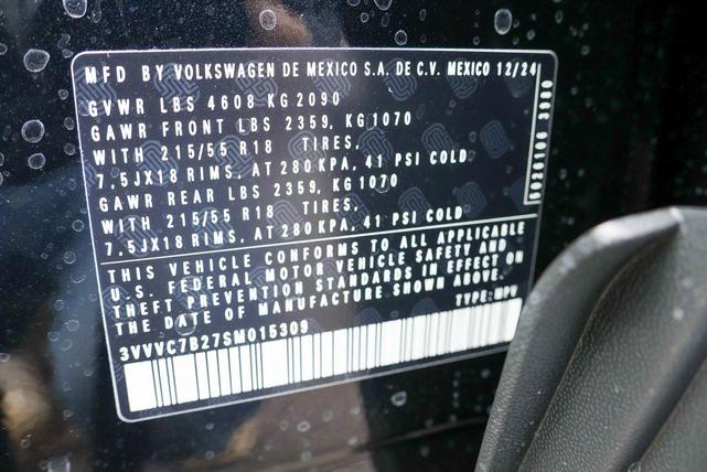 Photo of 2025 Deep Black Pearl Effect Volkswagen Taos