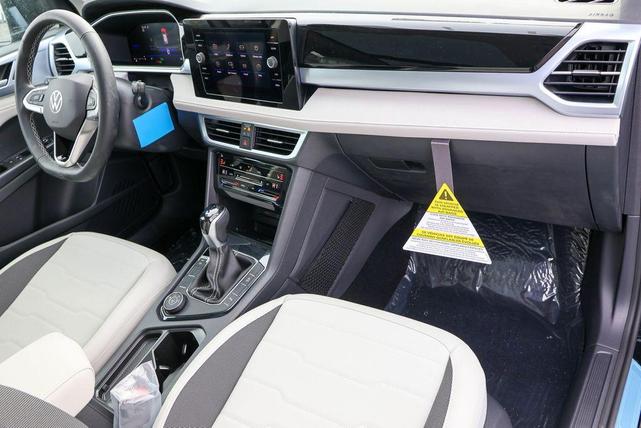 Photo of 2025 Deep Black Pearl Effect Volkswagen Taos