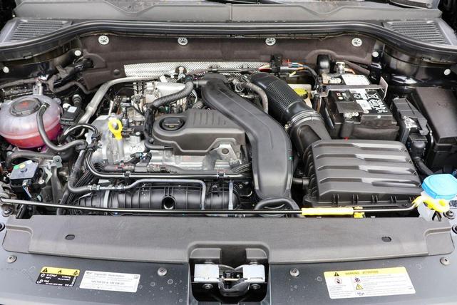 Photo of 2025 Deep Black Pearl Effect Volkswagen Taos