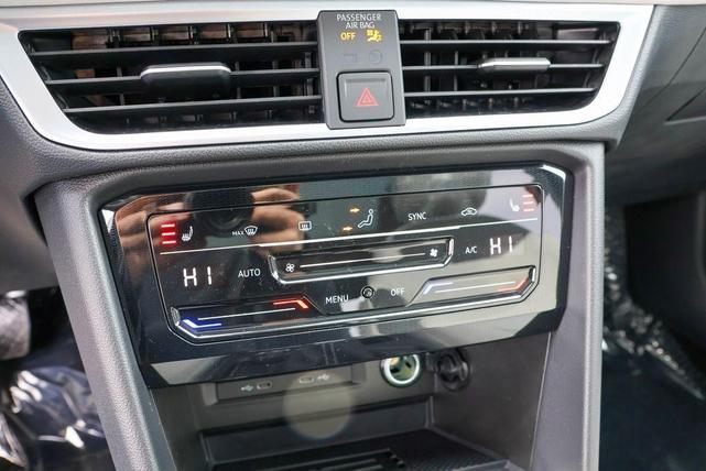 Photo of 2025 Deep Black Pearl Effect Volkswagen Taos