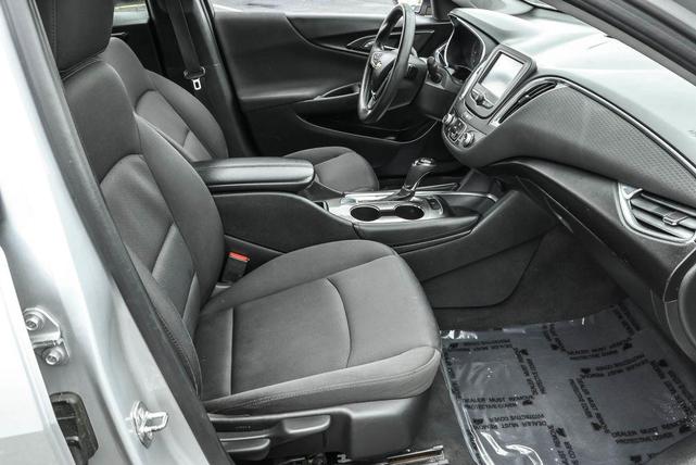 Photo of 2018 Silver Ice Metallic Chevrolet Malibu