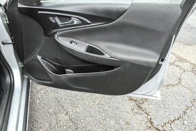 Photo of 2018 Silver Ice Metallic Chevrolet Malibu