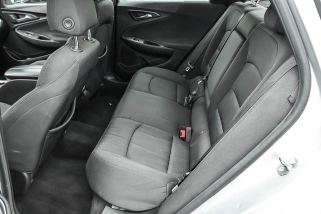 Photo of 2018 Silver Ice Metallic Chevrolet Malibu