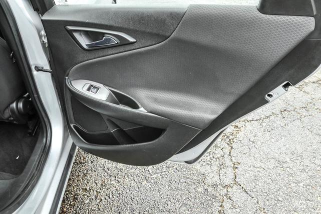 Photo of 2018 Silver Ice Metallic Chevrolet Malibu