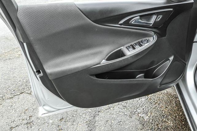 Photo of 2018 Silver Ice Metallic Chevrolet Malibu