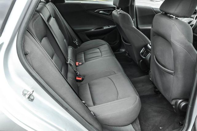 Photo of 2018 Silver Ice Metallic Chevrolet Malibu