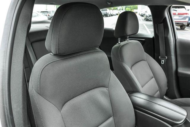 Photo of 2018 Silver Ice Metallic Chevrolet Malibu