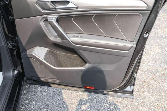 Photo of 2023 Deep Black Pearl Effect Volkswagen Tiguan