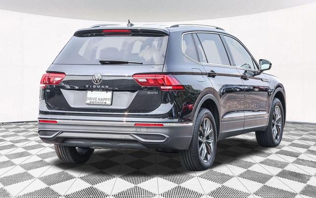 Photo of 2023 Deep Black Pearl Effect Volkswagen Tiguan