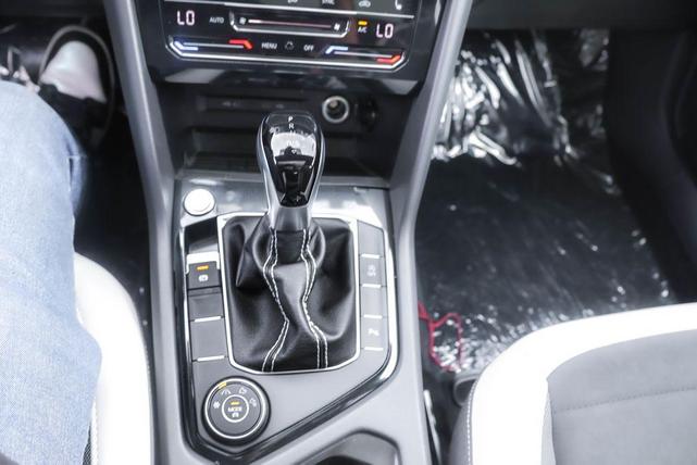 Photo of 2025 Pure White Volkswagen Taos