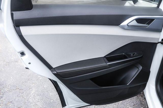 Photo of 2025 Pure White Volkswagen Taos