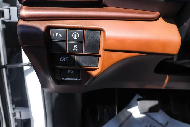 Photo of 2024 Platinum White Pearl Acura RDX
