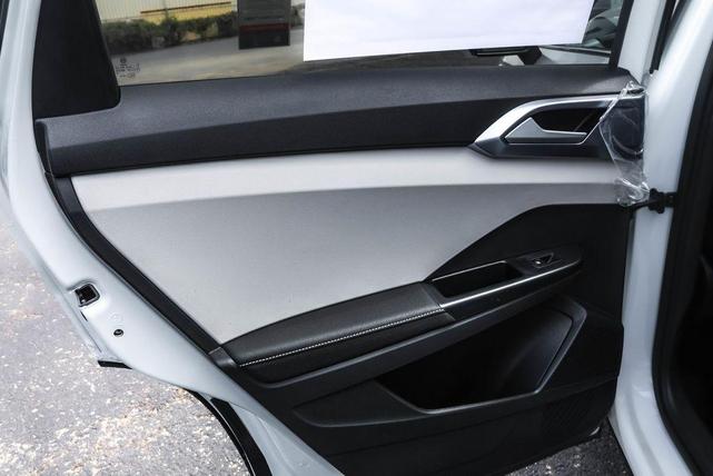 Photo of 2025 Pure White Volkswagen Taos