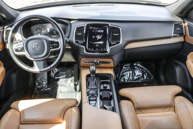 Photo of 2017 Bursting Blue Metallic Volvo XC90