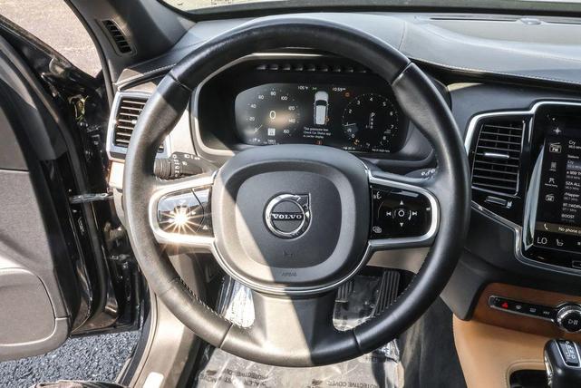 Photo of 2017 Bursting Blue Metallic Volvo XC90