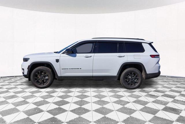 Photo of 2025 Bright White Clearcoat Jeep Grand Cherokee L