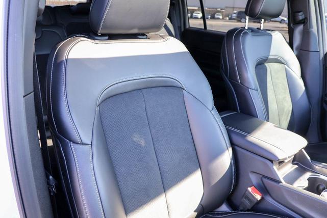 Photo of 2025 Bright White Clearcoat Jeep Grand Cherokee L