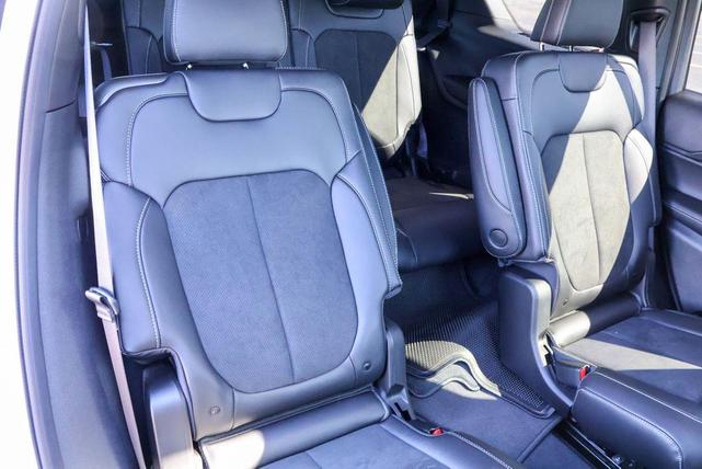 Photo of 2025 Bright White Clearcoat Jeep Grand Cherokee L