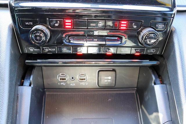 Photo of 2025 Bright White Clearcoat Jeep Grand Cherokee L