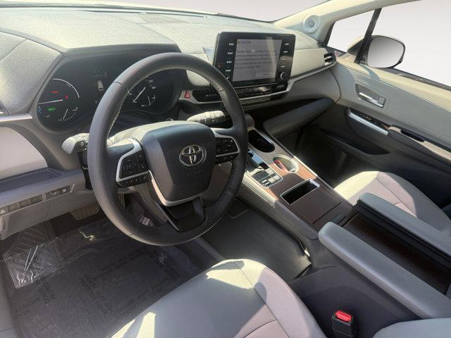 Photo of 2023 Wind Chill Pearl Toyota Sienna