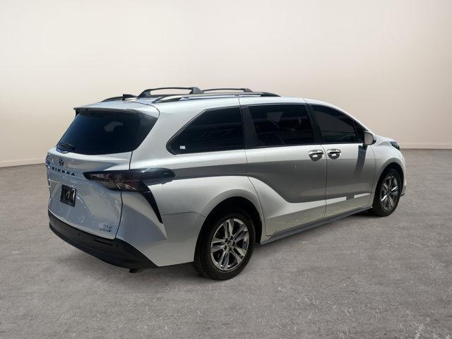 Photo of 2023 Wind Chill Pearl Toyota Sienna