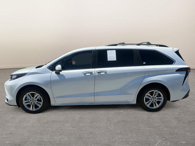 Photo of 2023 Wind Chill Pearl Toyota Sienna