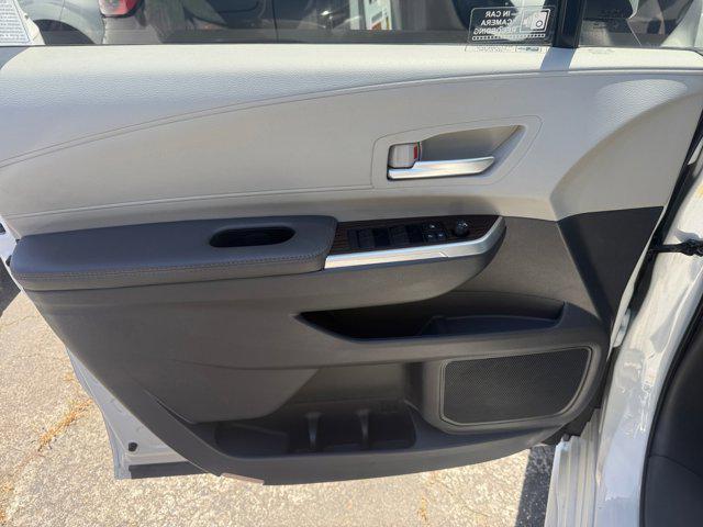 Photo of 2023 Wind Chill Pearl Toyota Sienna