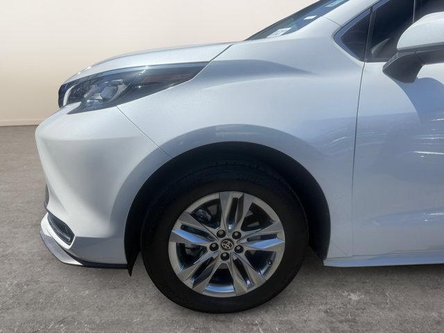 Photo of 2023 Wind Chill Pearl Toyota Sienna