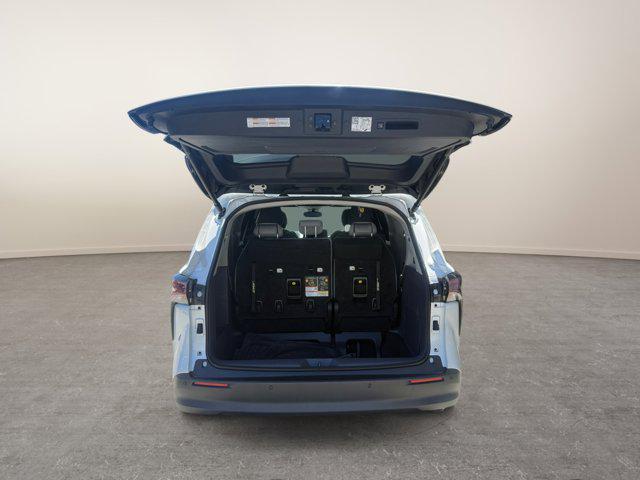 Photo of 2023 Wind Chill Pearl Toyota Sienna