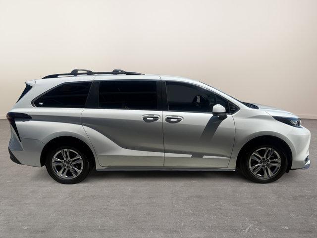 Photo of 2023 Wind Chill Pearl Toyota Sienna