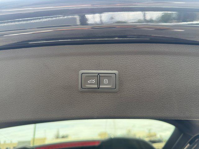 Photo of 2022 Mythos Black Metallic Audi SQ5