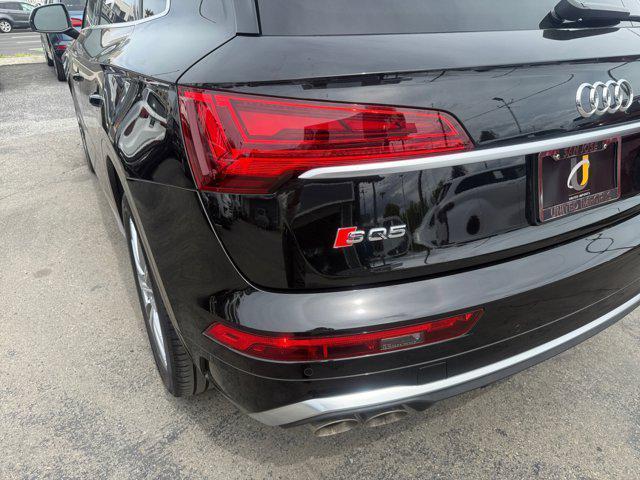 Photo of 2022 Mythos Black Metallic Audi SQ5