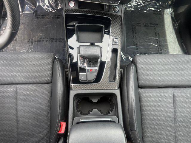 Photo of 2022 Mythos Black Metallic Audi SQ5
