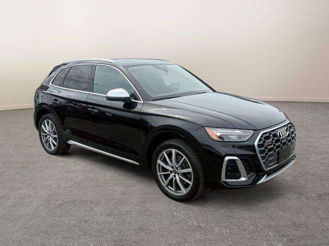 Photo of 2022 Mythos Black Metallic Audi SQ5