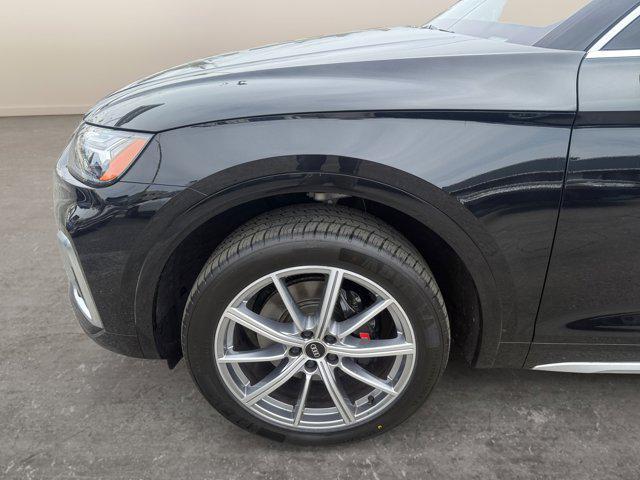 Photo of 2022 Mythos Black Metallic Audi SQ5