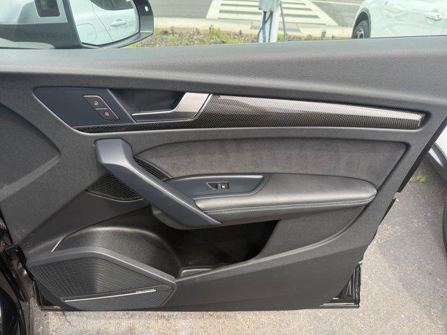 Photo of 2022 Mythos Black Metallic Audi SQ5