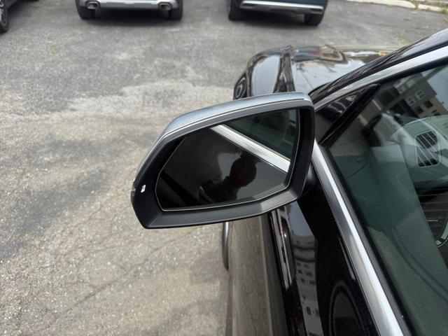 Photo of 2022 Mythos Black Metallic Audi SQ5