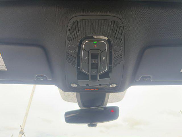 Photo of 2022 Mythos Black Metallic Audi SQ5