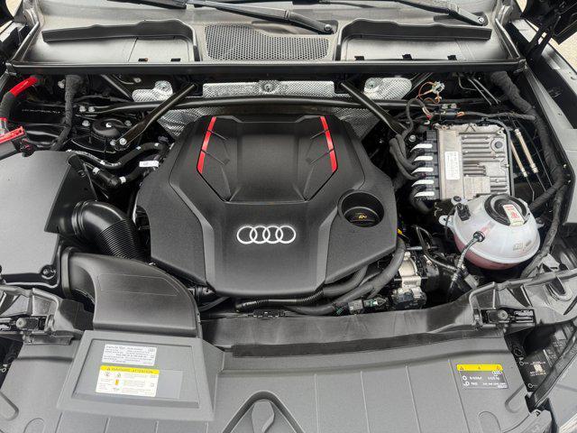 Photo of 2022 Mythos Black Metallic Audi SQ5
