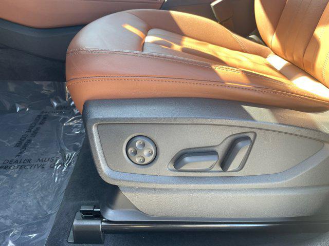 Photo of 2022 Navarra Blue Metallic Audi Q5