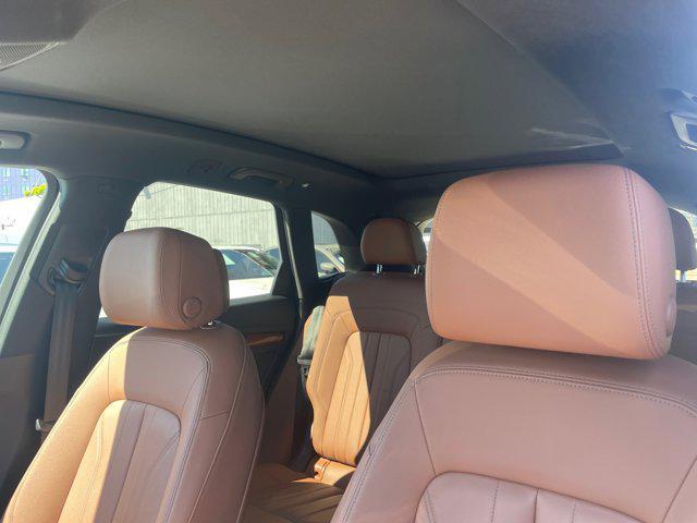Photo of 2022 Navarra Blue Metallic Audi Q5