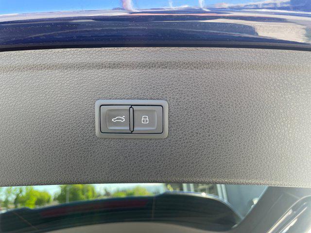 Photo of 2022 Navarra Blue Metallic Audi Q5