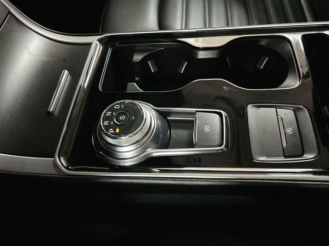 Photo of 2019 Ingot Silver Metallic Ford Edge