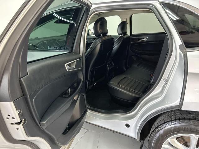 Photo of 2019 Ingot Silver Metallic Ford Edge