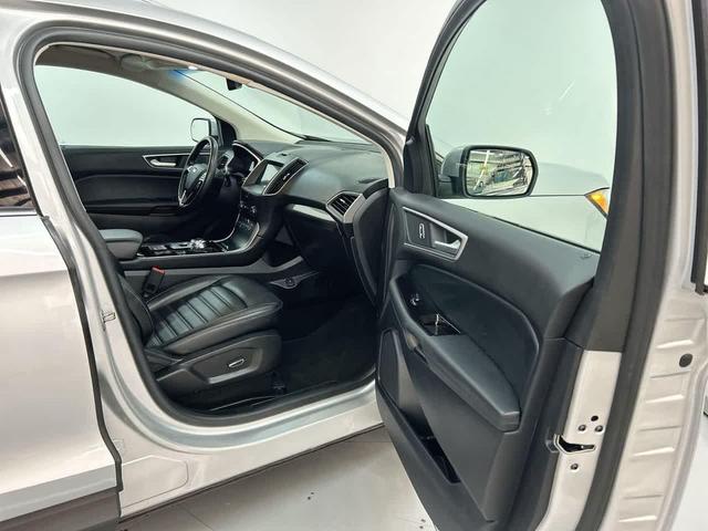 Photo of 2019 Ingot Silver Metallic Ford Edge