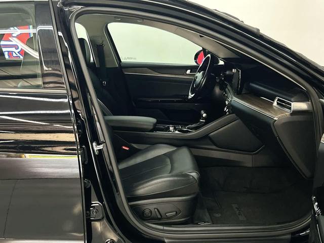 Photo of 2022 Ebony Black Kia K5