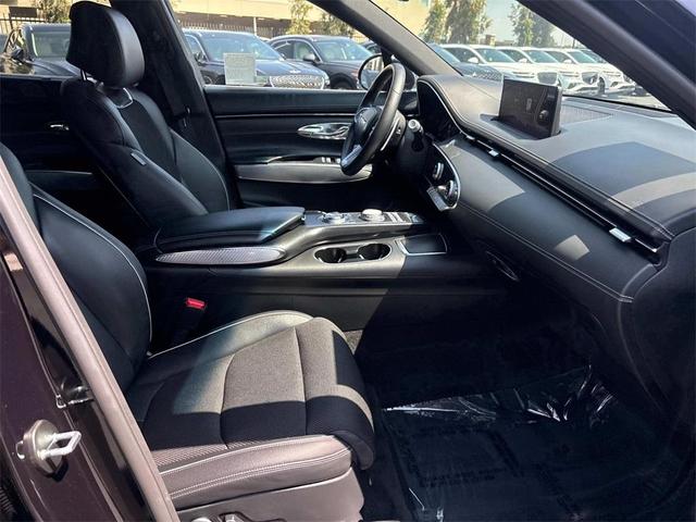 Photo of 2025 Vik Black Genesis GV70